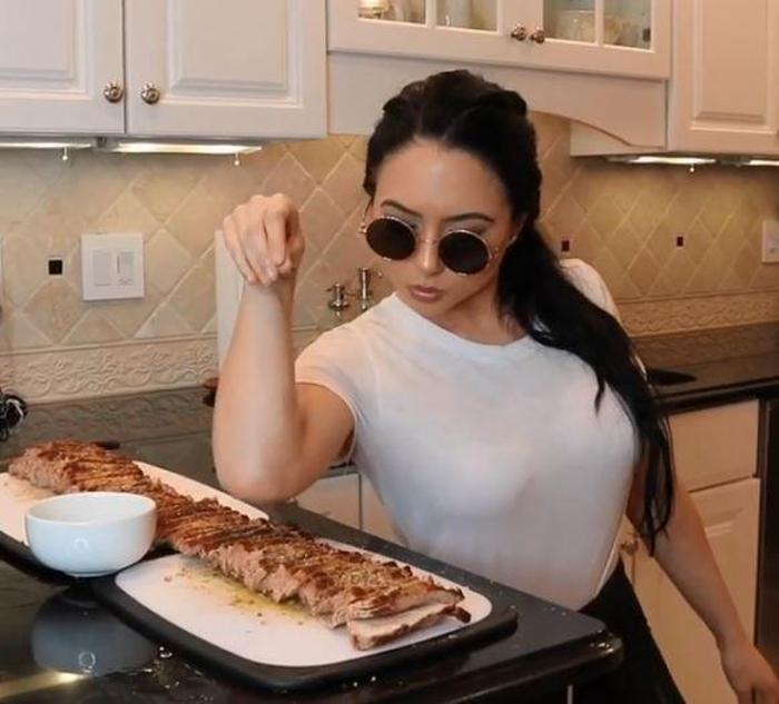 Fitness modeli dişi Nusret Ashley Nocera