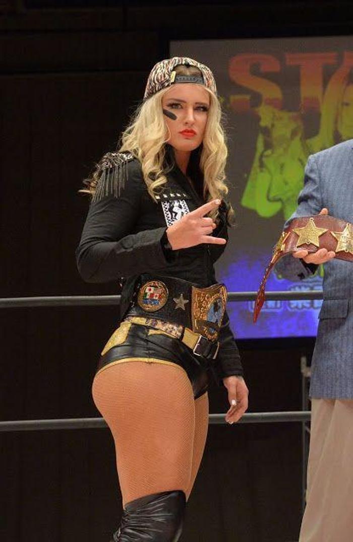Ünlü kadın güreşçi Toni Storm sosyal medya hesaplarını tek tek kapattı