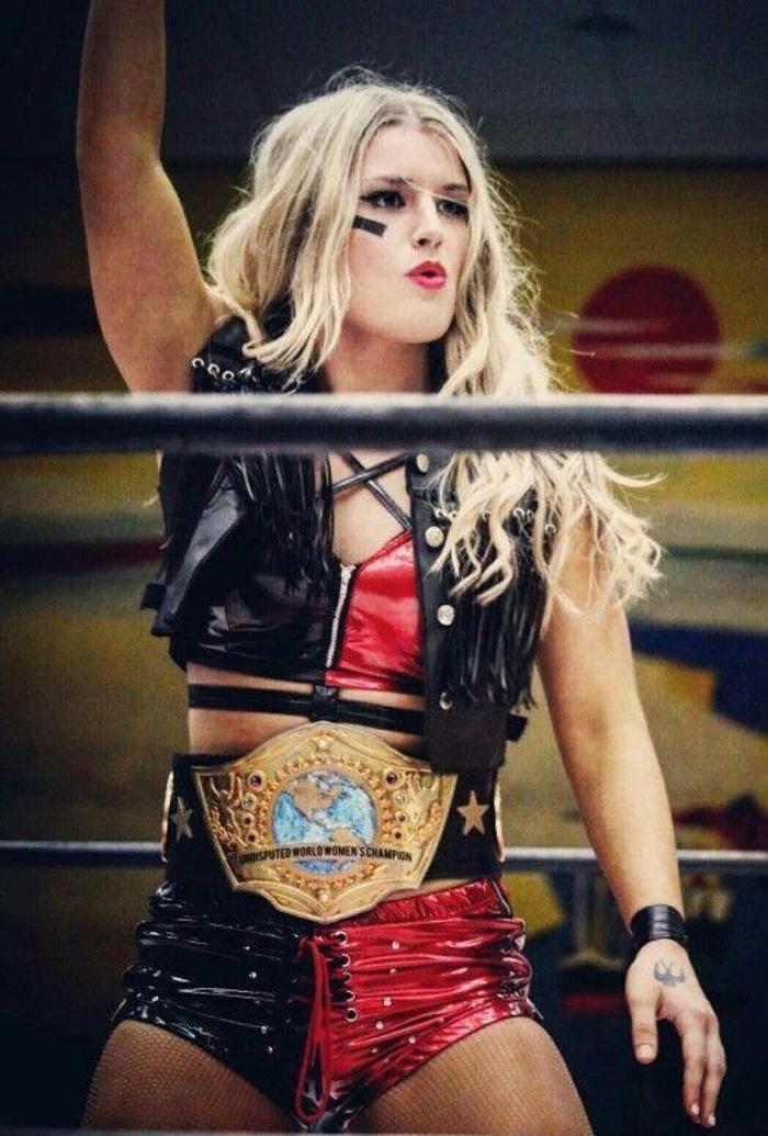 Ünlü kadın güreşçi Toni Storm sosyal medya hesaplarını tek tek kapattı