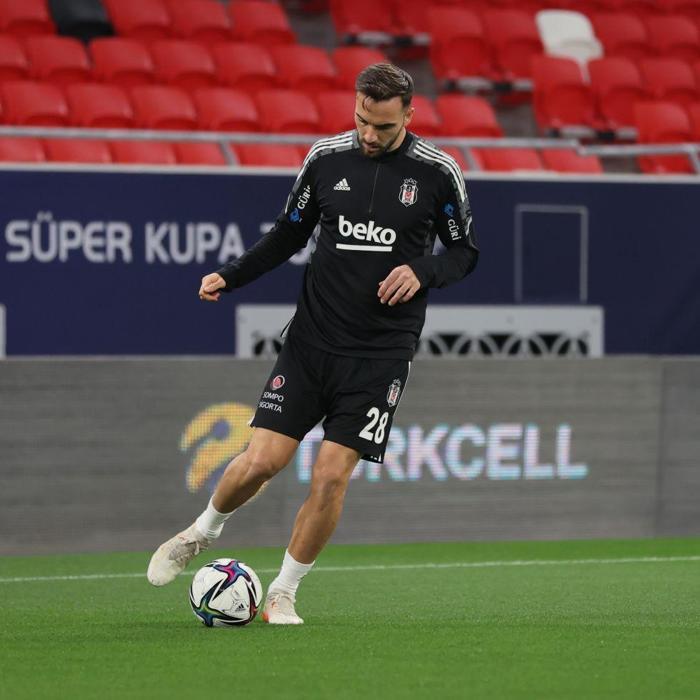 Önder Karaveli kararını verdi Beşiktaşın Antalyaspor maçı muhtemel 11...