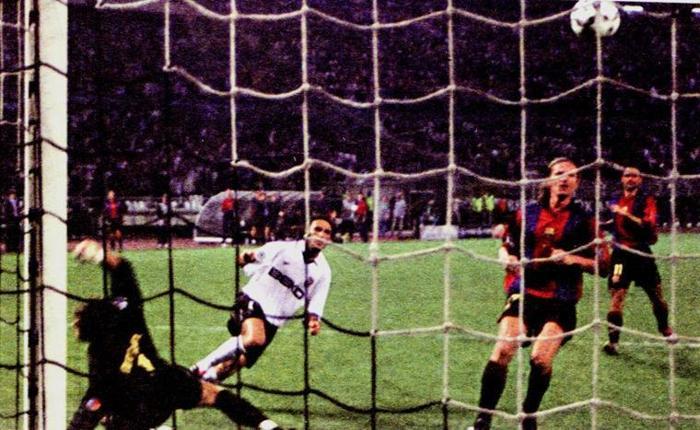 BEŞİKTAŞ 3 - 0 BARCELONA (2000-2001)