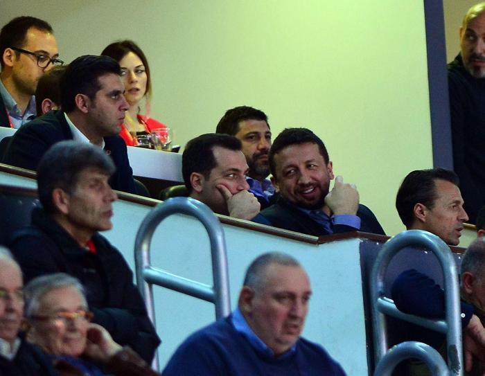 Hidayet Türkoğlu maçı salonda takip etti