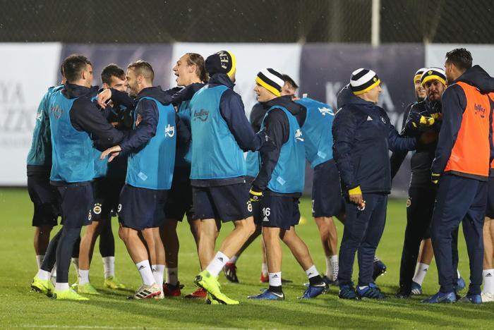 Fenerbahçede Volkan Demirel geri döndü