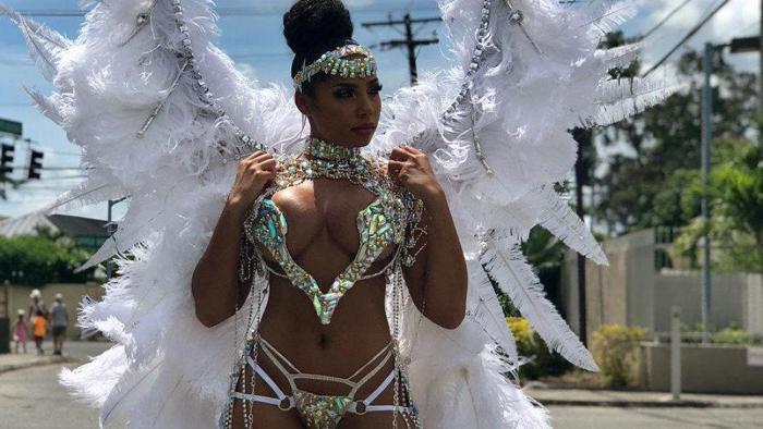 Usain Boltun sevgilisi Kasi Bennett, Victorias Secret modellerine özendi