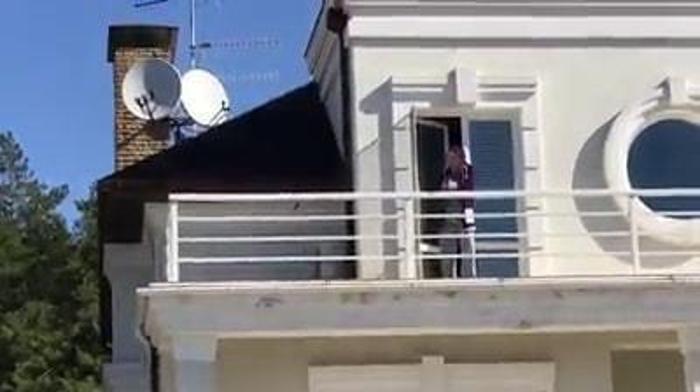 Ünlü futbolcuya kaynanası saldırdı 3 el ateş etti...
