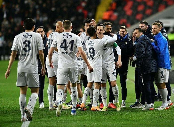 Son dakika haberi Fenerbahçe teknik direktörünü bu hafta açıklayacak