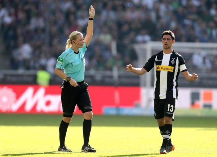 Borussia Mönchengladbach Bibiana Steinhaustan özür diledi