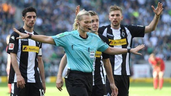 Borussia Mönchengladbach Bibiana Steinhaustan özür diledi