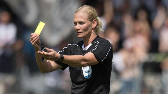 Borussia Mönchengladbach Bibiana Steinhaustan özür diledi