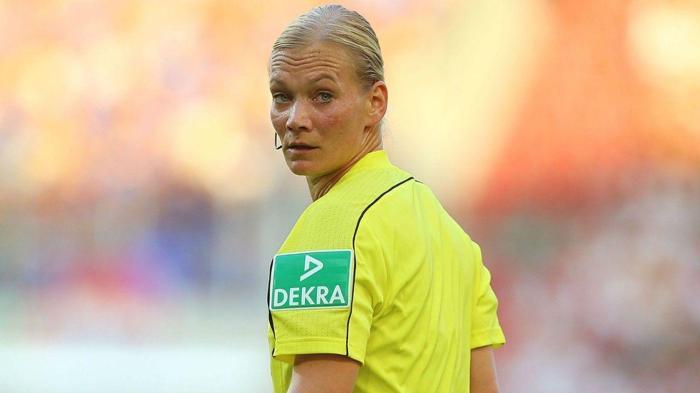 Borussia Mönchengladbach Bibiana Steinhaustan özür diledi