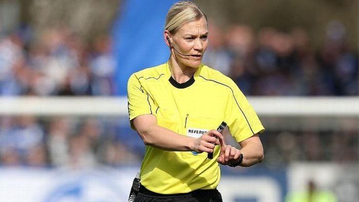Borussia Mönchengladbach Bibiana Steinhaustan özür diledi