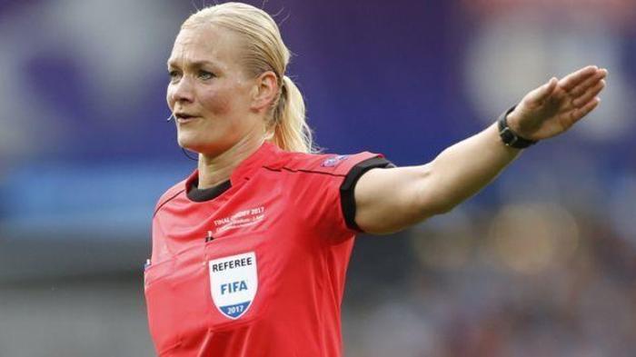 Borussia Mönchengladbach Bibiana Steinhaustan özür diledi
