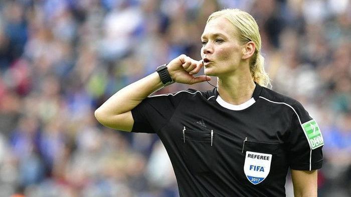 Borussia Mönchengladbach Bibiana Steinhaustan özür diledi