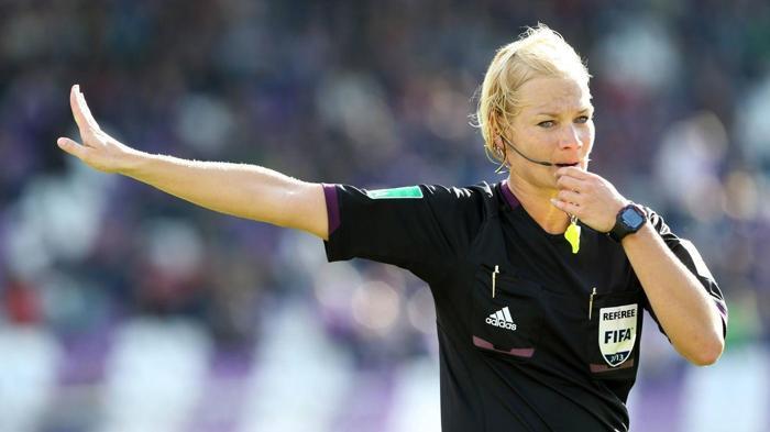 Borussia Mönchengladbach Bibiana Steinhaustan özür diledi