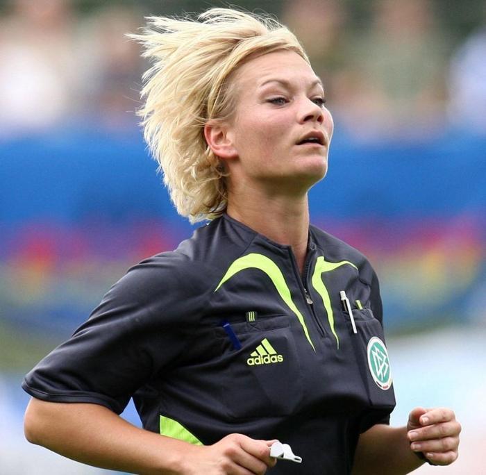 Borussia Mönchengladbach Bibiana Steinhaustan özür diledi