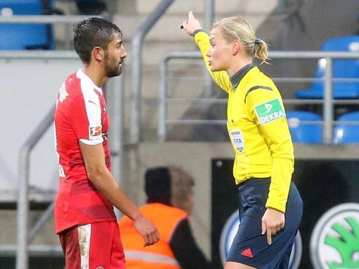 Borussia Mönchengladbach Bibiana Steinhaustan özür diledi