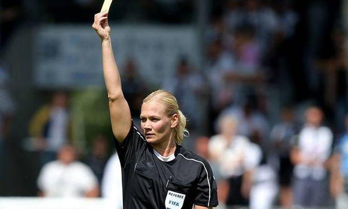 Borussia Mönchengladbach Bibiana Steinhaustan özür diledi