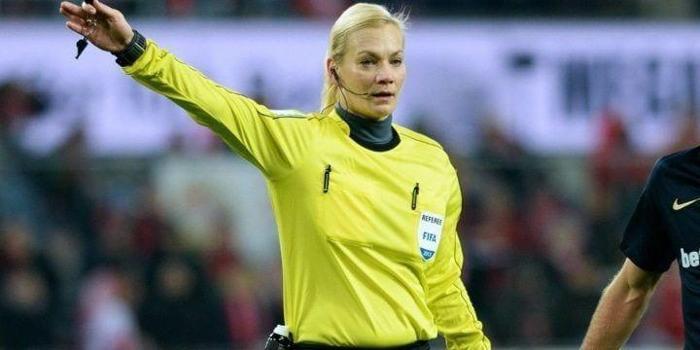 Borussia Mönchengladbach Bibiana Steinhaustan özür diledi