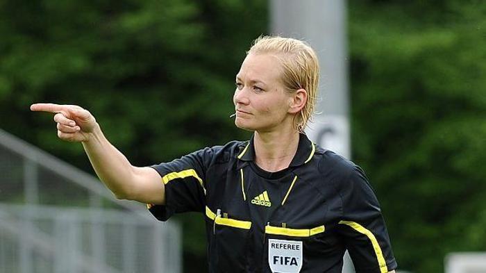 Borussia Mönchengladbach Bibiana Steinhaustan özür diledi