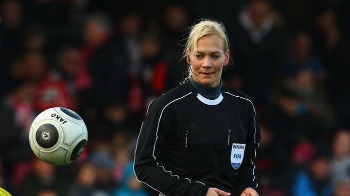 Borussia Mönchengladbach Bibiana Steinhaustan özür diledi