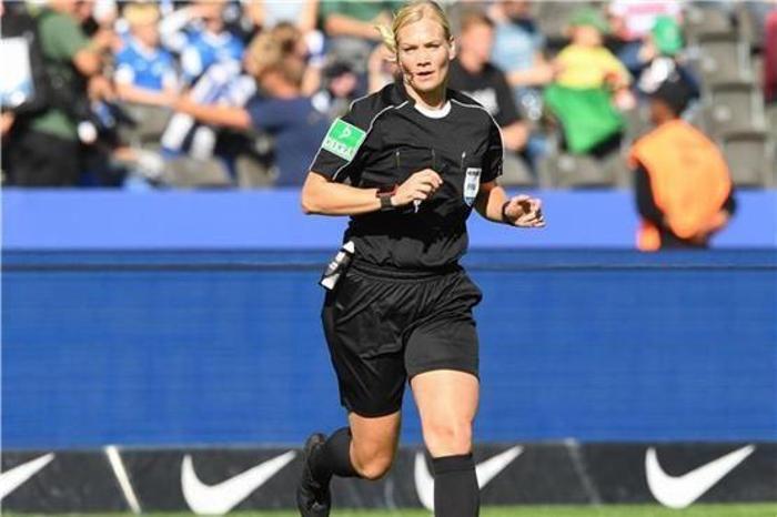 Borussia Mönchengladbach Bibiana Steinhaustan özür diledi
