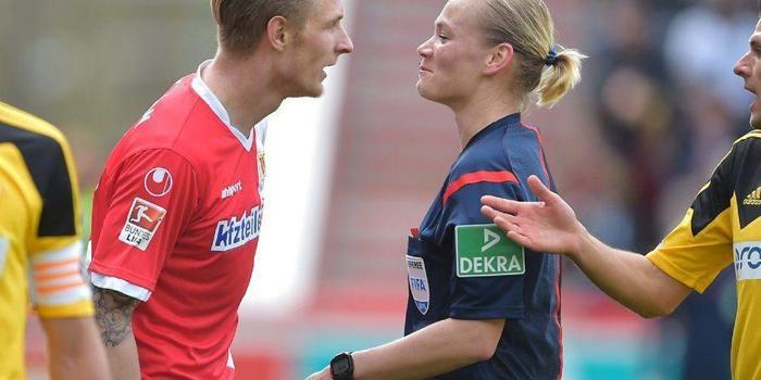 Borussia Mönchengladbach Bibiana Steinhaustan özür diledi