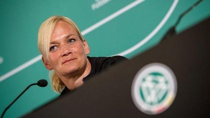 Borussia Mönchengladbach Bibiana Steinhaustan özür diledi