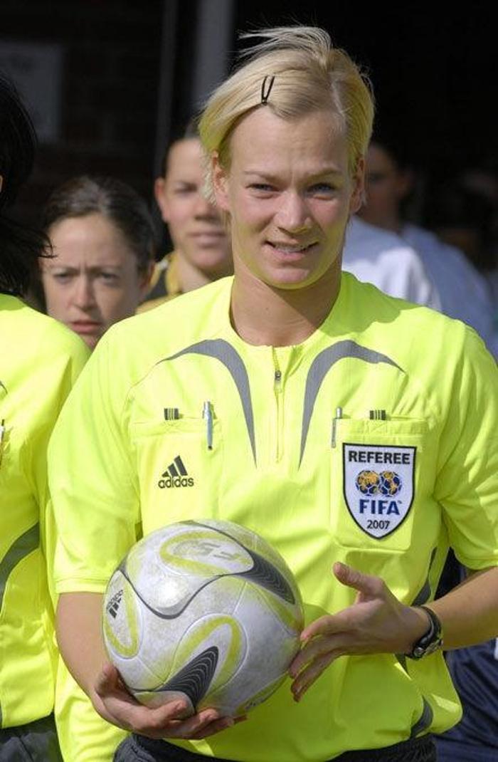 Borussia Mönchengladbach Bibiana Steinhaustan özür diledi