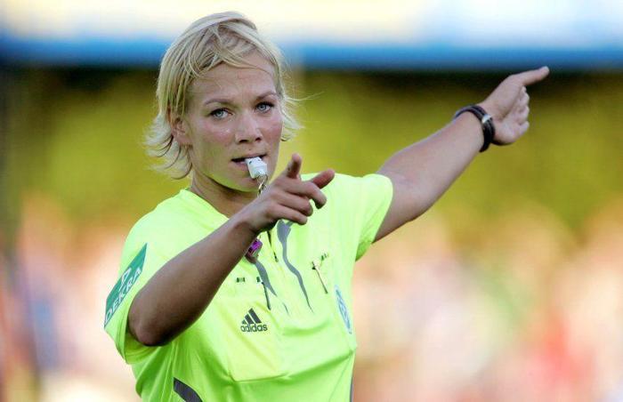 Borussia Mönchengladbach Bibiana Steinhaustan özür diledi