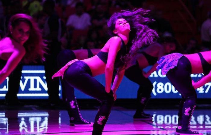 Heat Kızları, Embiidin aklını başından aldılar