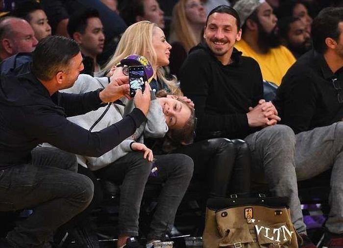 NBA maçına damga vuran ünlü isimler