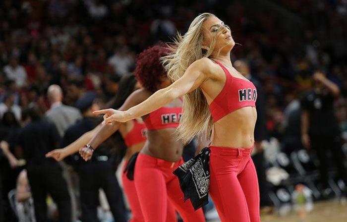 Heat Kızları, Embiidin aklını başından aldılar