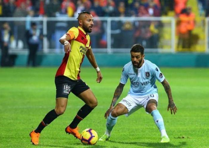 Fenerbahçe 3 transfere imza attırıyor