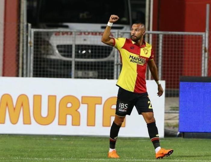 Fenerbahçe 3 transfere imza attırıyor