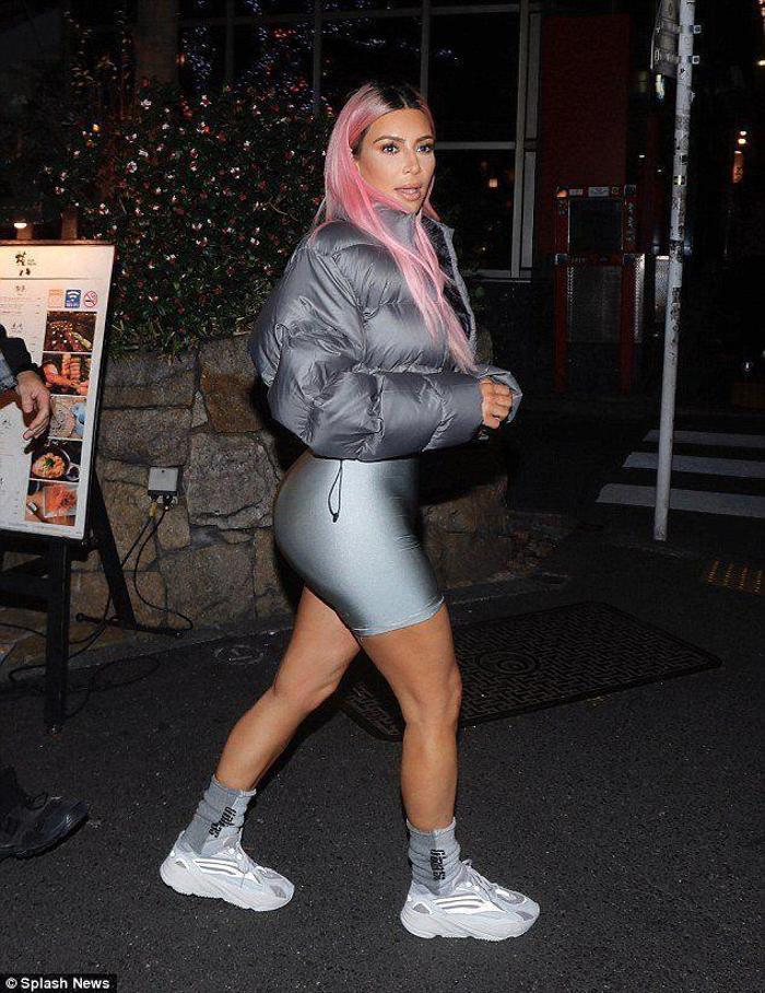 Kim Kardashian Tokyoyu salladı