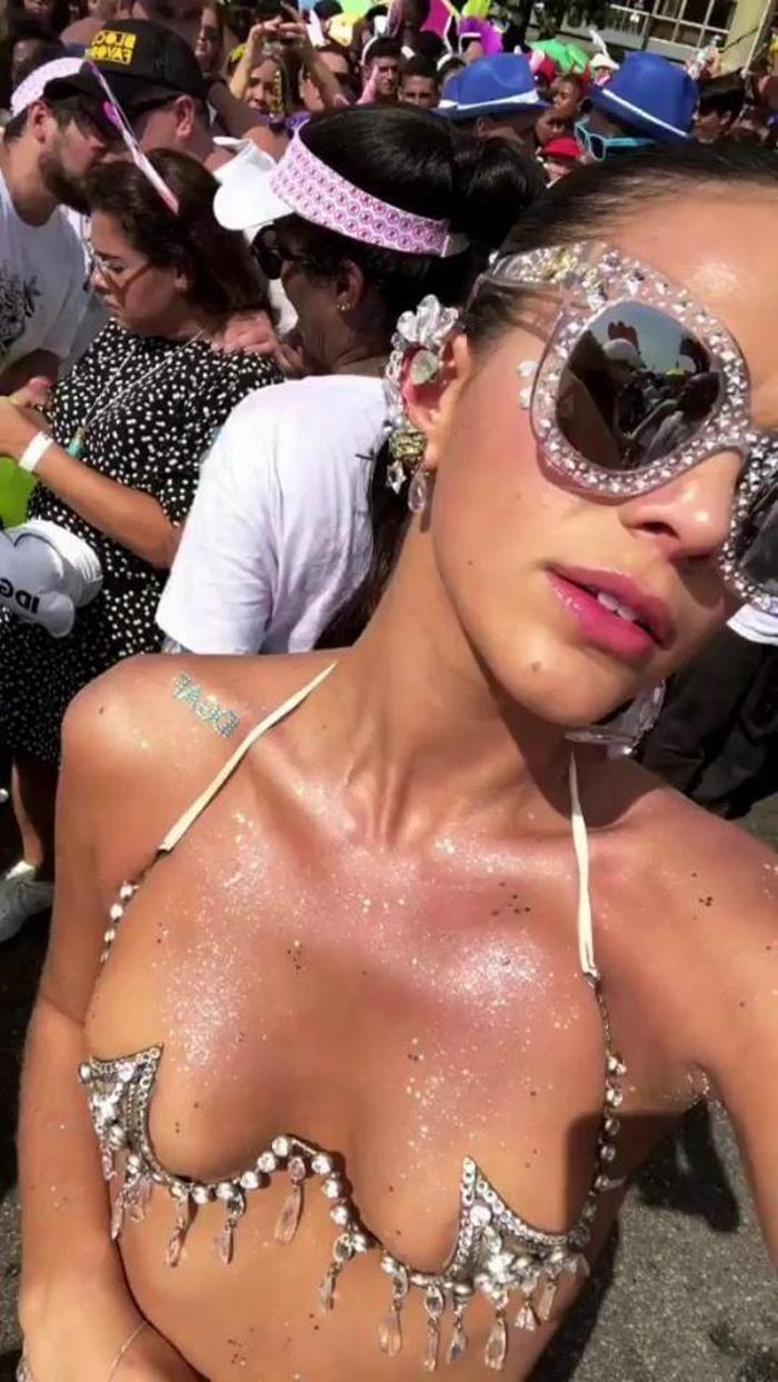 Neymarın sevgilisi Bruna Marquezine İtalyada büyüledi