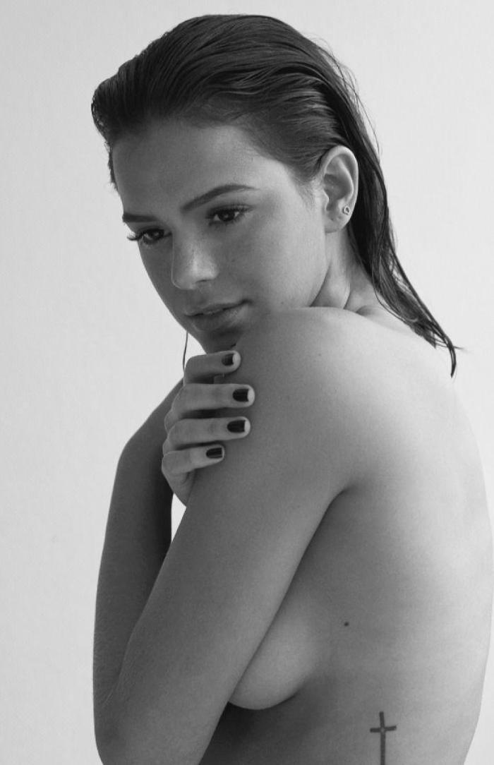Neymarın sevgilisi Bruna Marquezine İtalyada büyüledi