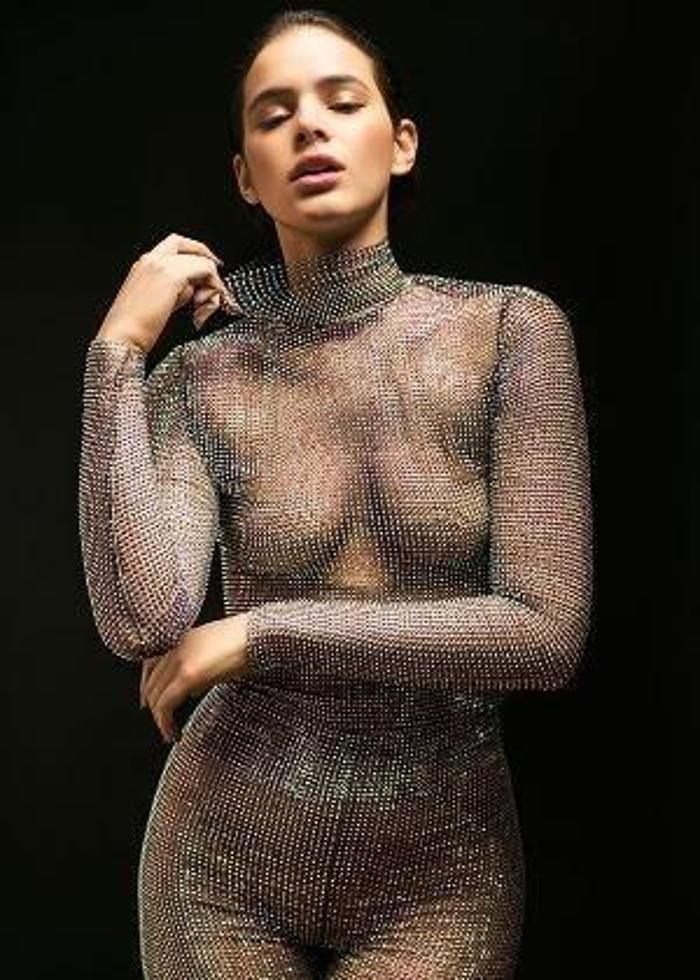 Neymarın sevgilisi Bruna Marquezine İtalyada büyüledi
