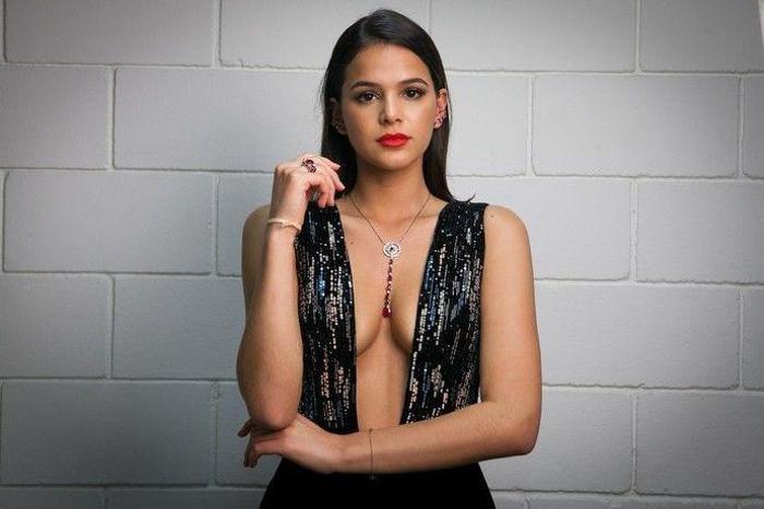 Neymarın sevgilisi Bruna Marquezine İtalyada büyüledi