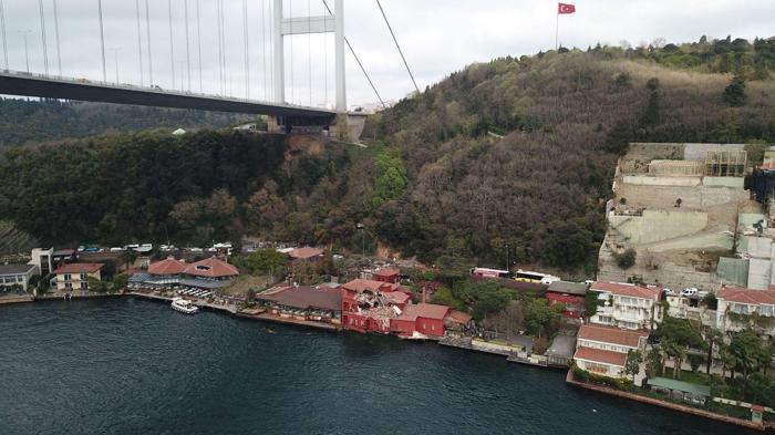 O gemi Binbir Gece isimli dizinin çekildiği yalıya çarptı