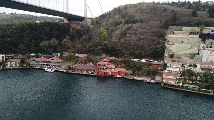 O gemi Binbir Gece isimli dizinin çekildiği yalıya çarptı