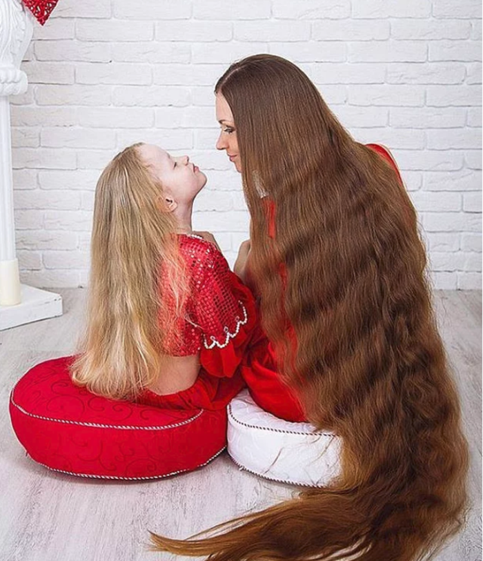 Dashik Gubonova 13 yıldır saçını kestirmiyor
