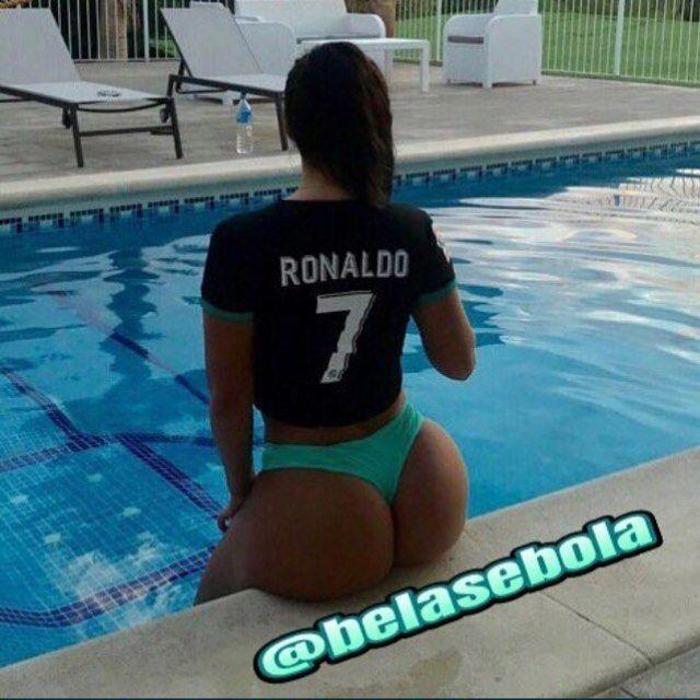 Mirtha Sosa Cristiano Ronaldonun röveşatasını soyunarak kutladı