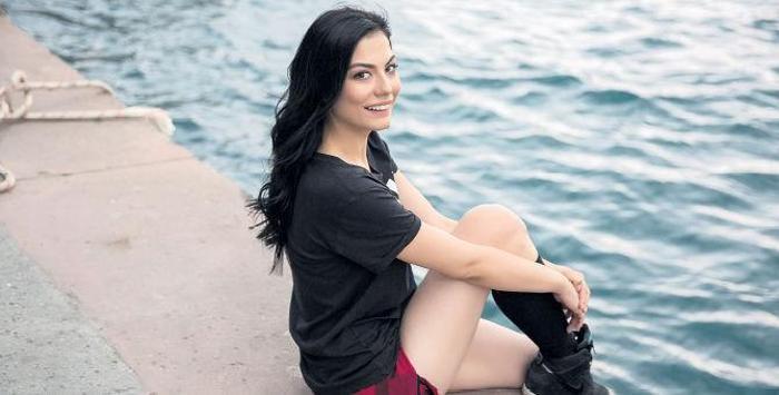 Demet Özdemir 25 oldu