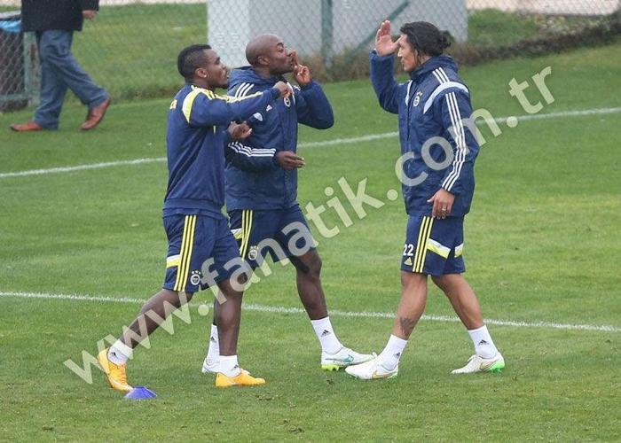 Emenike - Alves arasında gerginlik