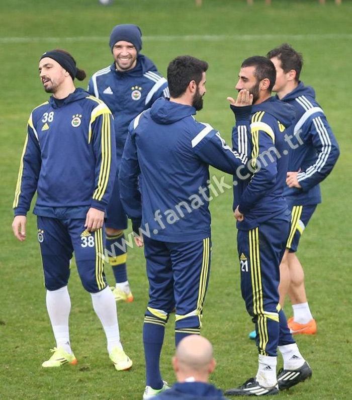 Emenike - Alves arasında gerginlik