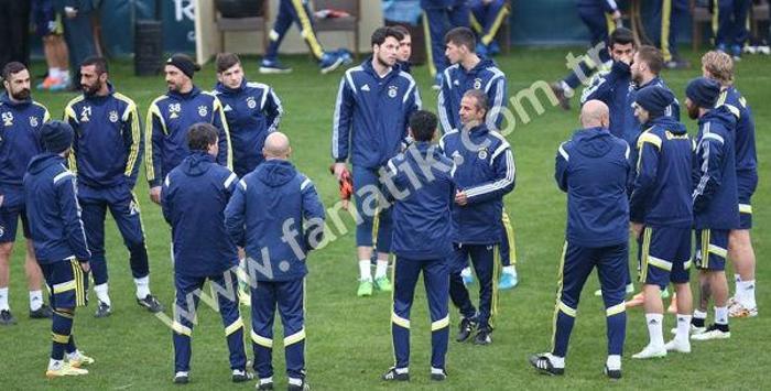 Emenike - Alves arasında gerginlik