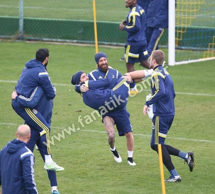 Emenike - Alves arasında gerginlik