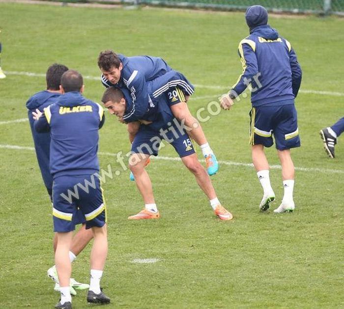 Emenike - Alves arasında gerginlik