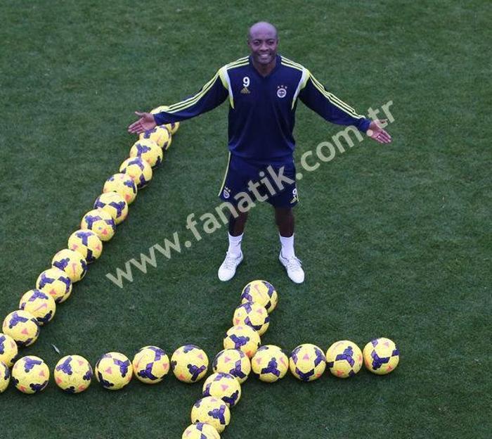 Emenike - Alves arasında gerginlik